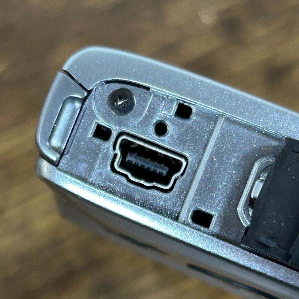 Canon PowerShot ELPH 135 16MP Silver Digital Camera Tested w/ Charger Box Case - Picture 13 of 14